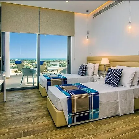 Beautiful With The Facilities ! * Peyia